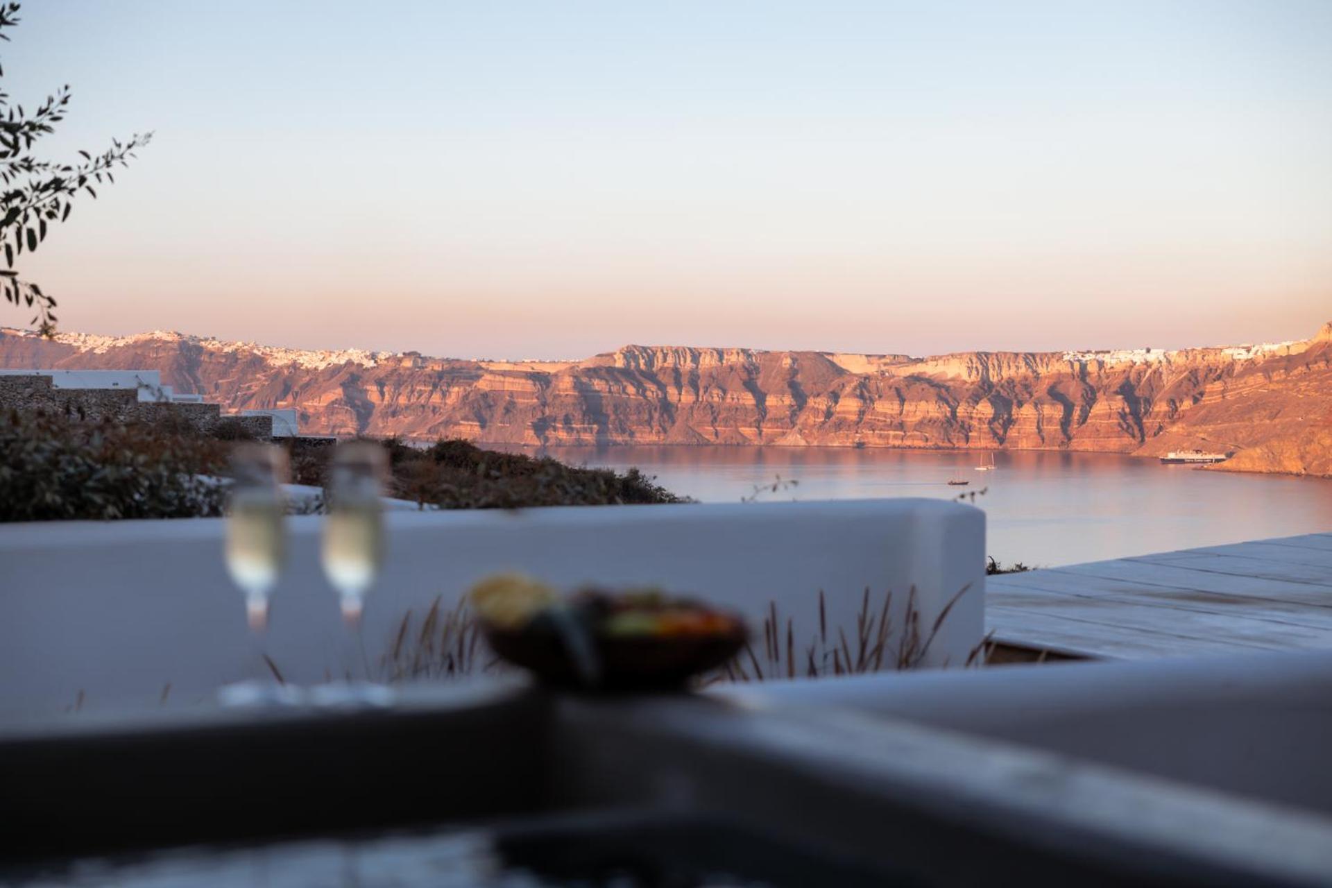 Divino Caldera Hotel อาโกรตีรี ภายนอก รูปภาพ